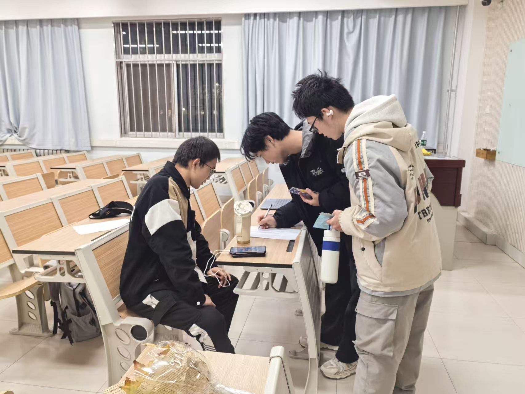 �����r�ֿƼ���Wꖹ�F��ί�@ˇ֧�������~���⣬��P�������A�M�e��