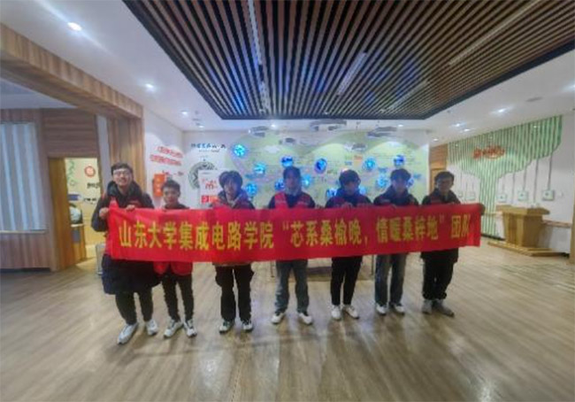 �ഺ���ϡ��ǡ��������У־Ը�����M���·�ֵ��B�Ϸ��������_չ�Ƽ��̌W