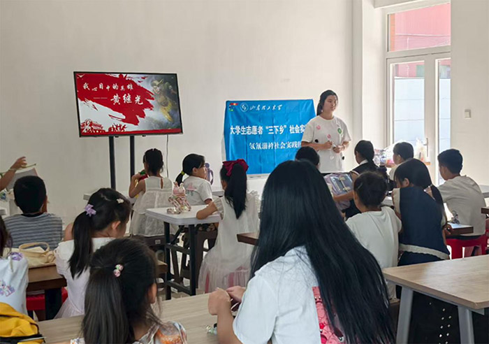 �p�����R�lչ�������tɫ�Ļ��