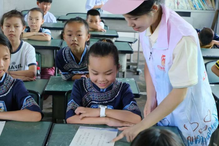 ���۽��l(xi��ng)������̰壬��������W(xu��)�ӳ��L�������Ͼ�������W(xu��)̩�݌W(xu��)Ժ�tʯ��־Ը�(du��)���F��ǭ���_չ֧�̌�(sh��)�`��һ��