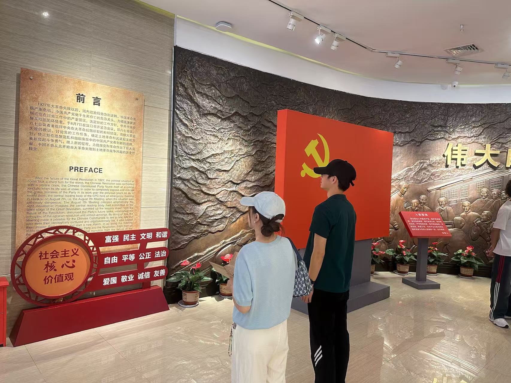 ����h�tɫӛ��֮�á���̽���tɫ�����c(di��n)ȼ�ഺ����