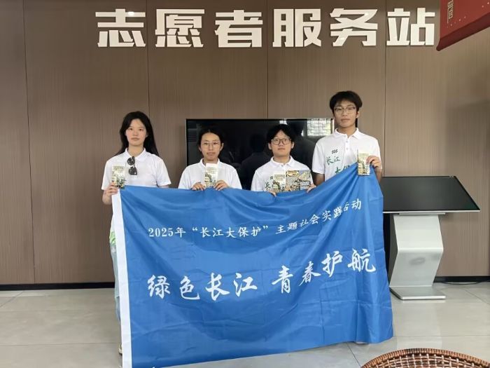 �L���؞�(z��i)С��̽��(sh��)�`�F(tu��n)�(du��)�����ഺ֮���o(h��)���Gɫ�L��